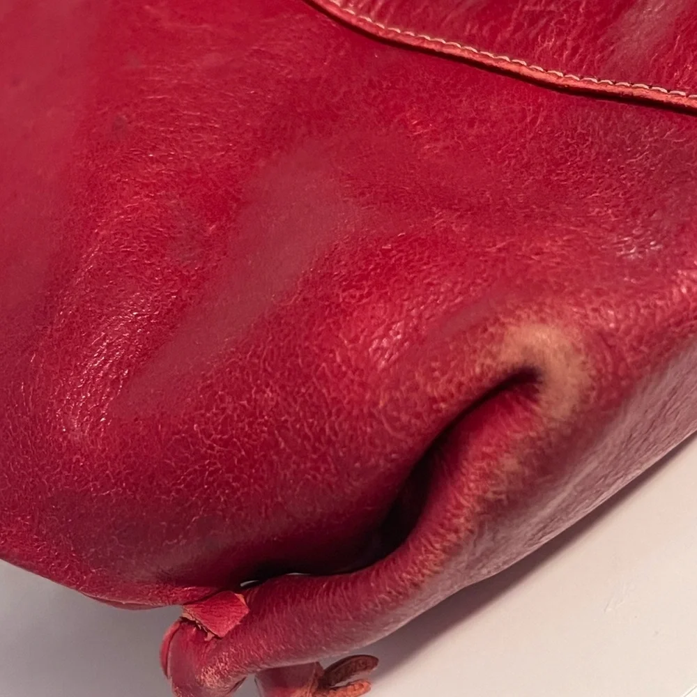 N/A red leather